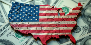 U.S. Dollar Weakens After Moody’s Downgrades Credit Rating: What It Means for Investors